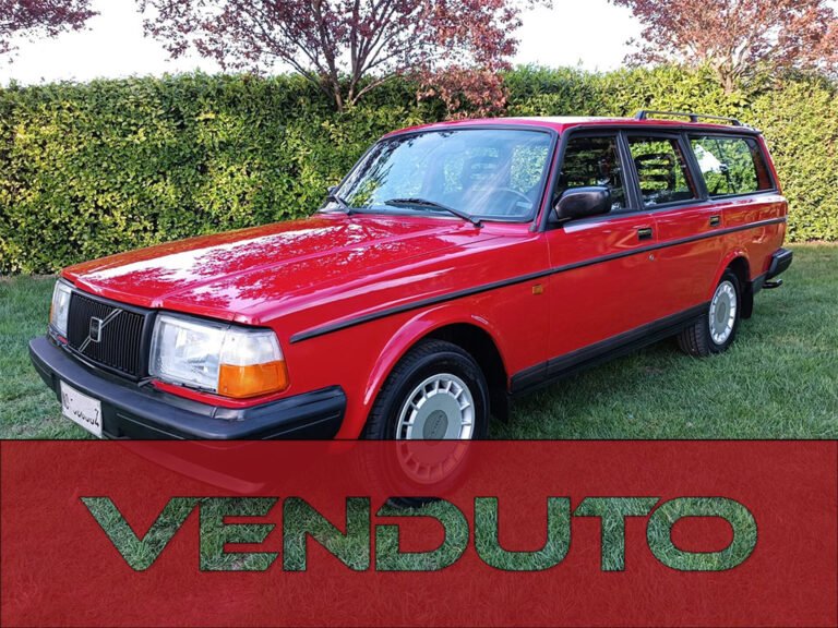 Volvo 240 Polar colore Rosso